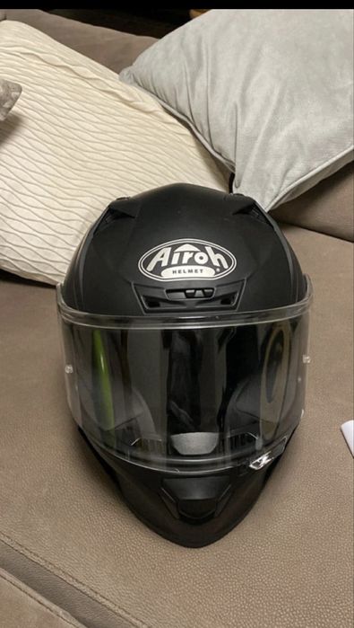 Capacete preto Airoh