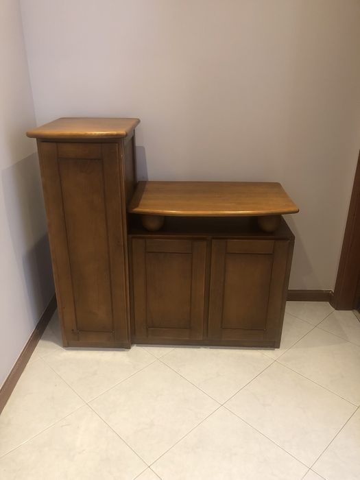 Mesa tv em madeira maciça marca cerne. Ótimo estado.