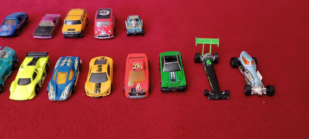 Модельки, машинки от hot wheels