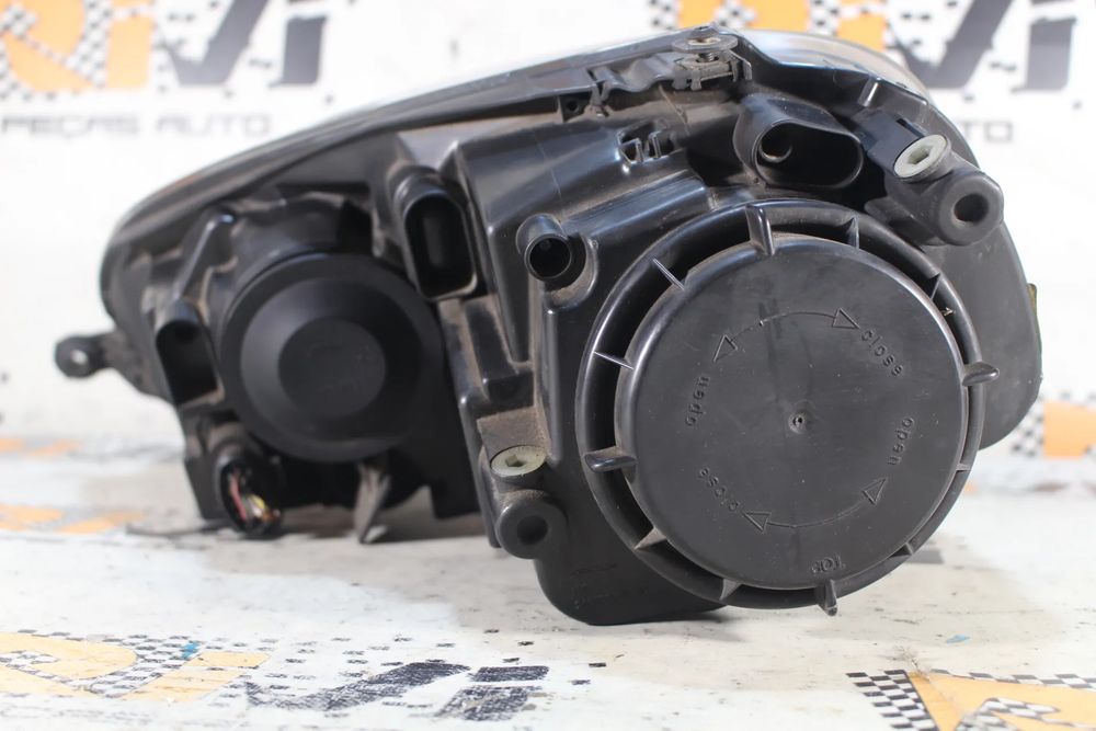 Ótica / farol direita VOLKSWAGEN Golf V (1K1)