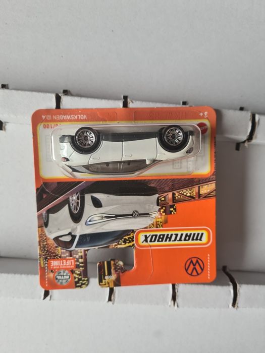 Autko matchbox volkswagen  id