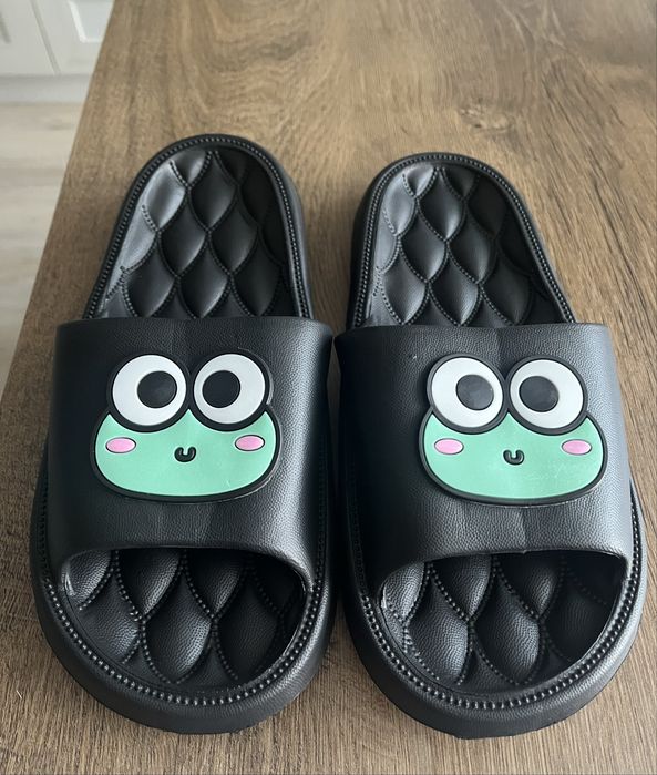 Miękkie klapki żabki 36