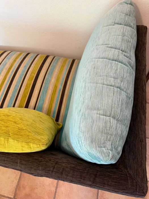 Sofá Chaise Long com Almofada de Penas – Excelente Estado