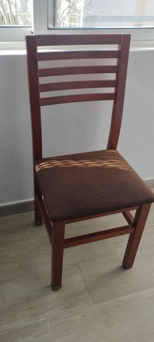 Mesa madeira maciça e 4 cadeiras