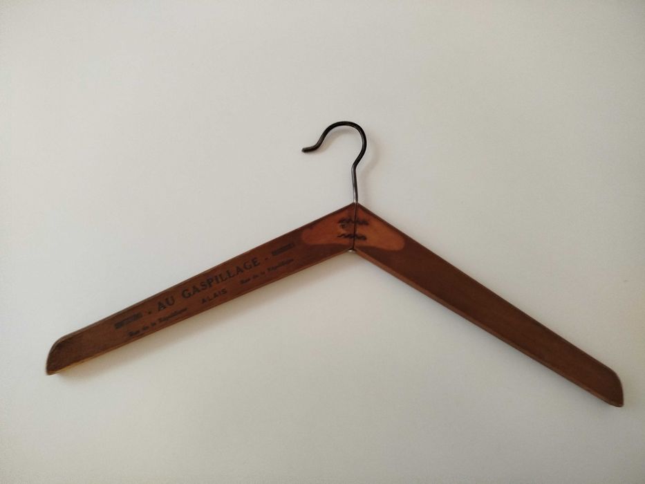 Fancuski wieszak zabytkowy.