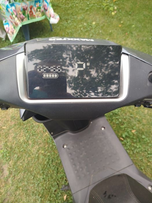 Електроскутер Maxxter Nova