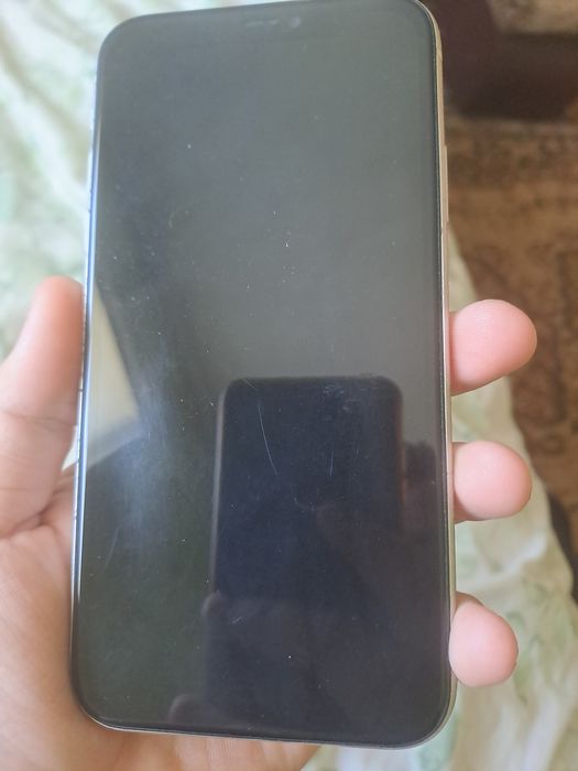 Продаю айфон 11 на 128 не вкл