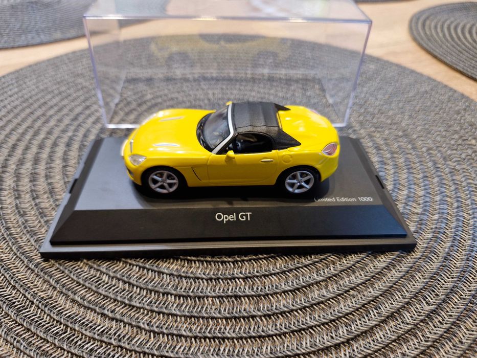 Opel GT cabrio żółty limit 1000 szt Schuco 1:43