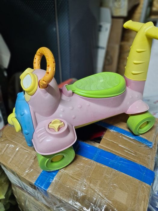 Продам дитячц машинку.