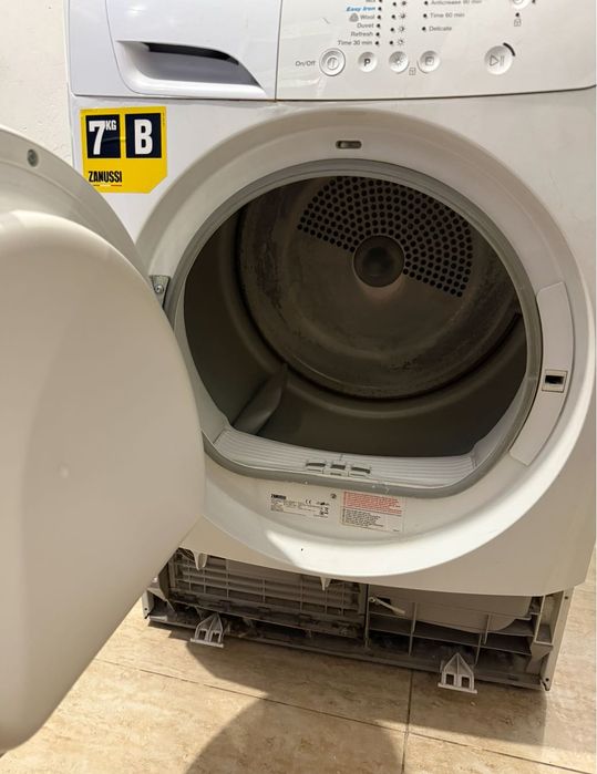 Сушильна машина Zanussi