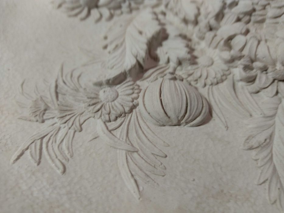 Peça Redonda em Gesso com Relevo (para pintar ou não)