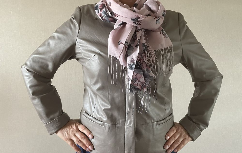 Мінімалістична шкіряна куртка