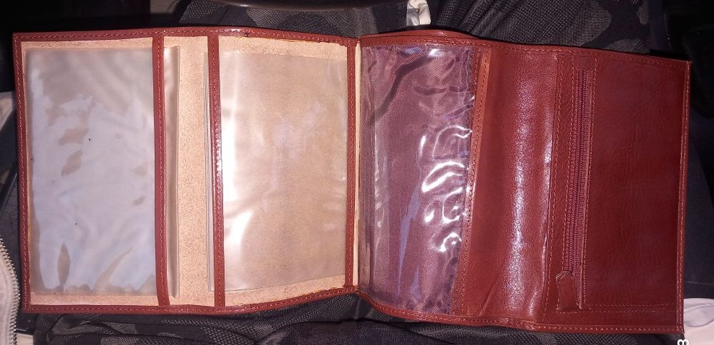 Carteira nova em pele