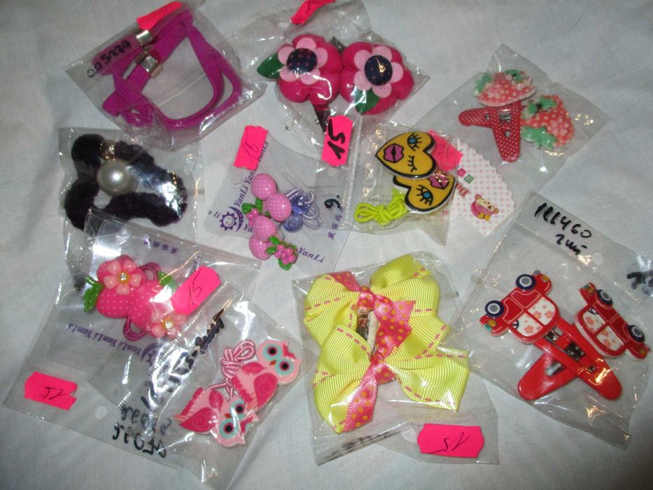 набор детских заколок и резинок