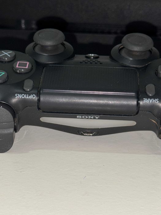 PlayStation 4 1TB (CUH-1216B) + Comando + Jogos + Selo Intacto