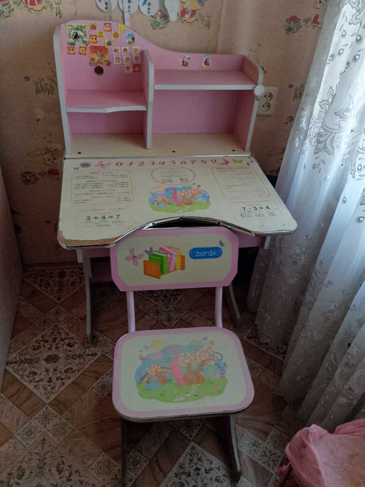 Шкільна парта зростаюча