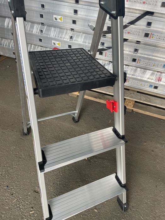 Стремянка алюмінієва Vira на висоту до 2,5м