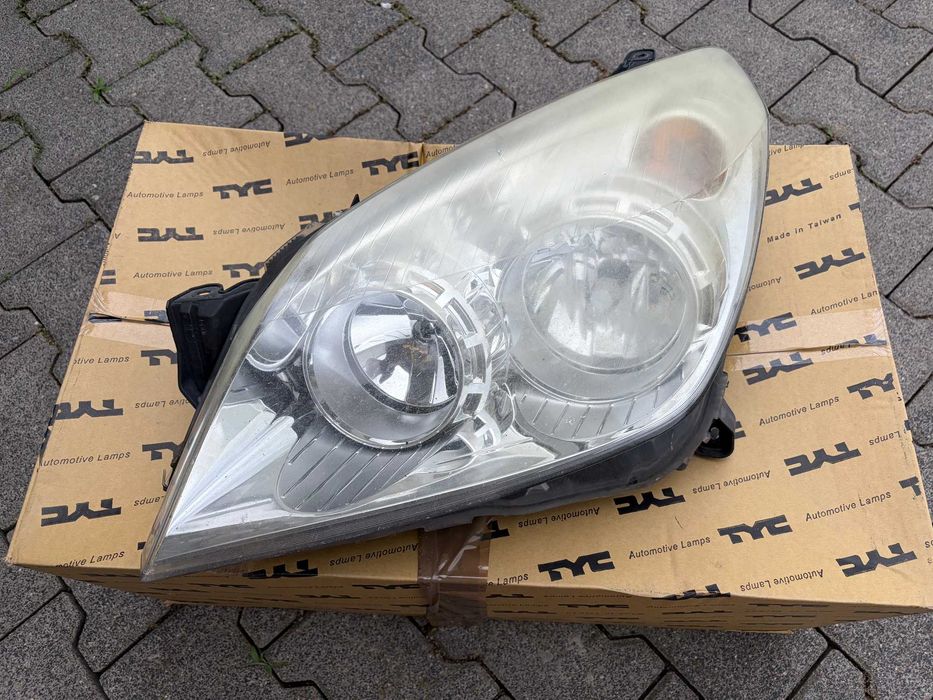 Lampa Opel Astra H Prawa Lewa Jasny Klosz / Prawa Ciemny Klosz