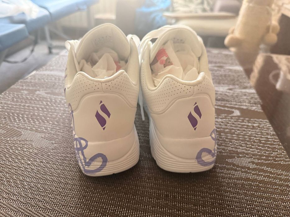 Продам кросівки Skechers