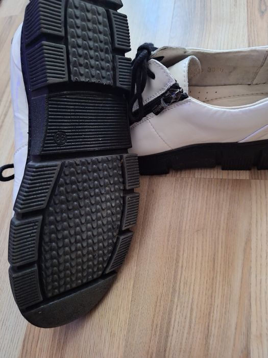 Buty Helios lakierki białe rozmiar 38