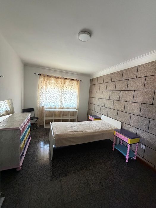 Quarto mobiliado em Alfena