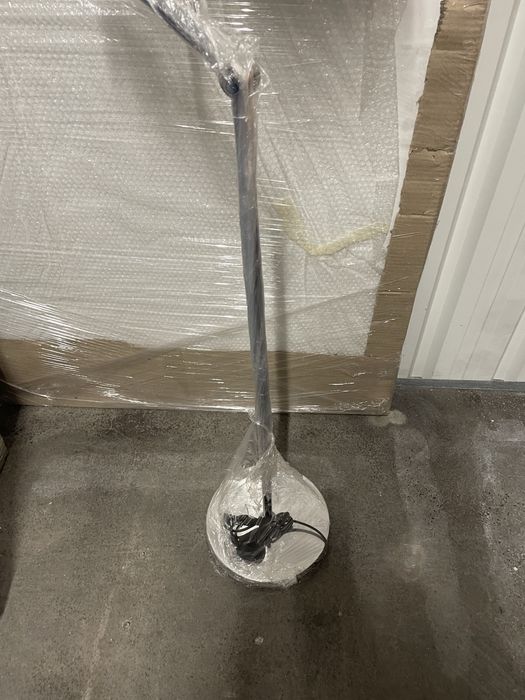 Candeeiro de pé articulado da AREA