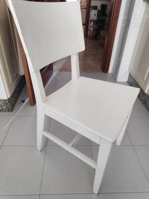 Cadeira IKEA em madeira