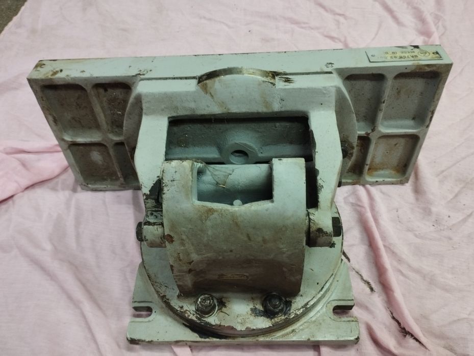 Стол фрезерного станка поворотный глобусный 675 676