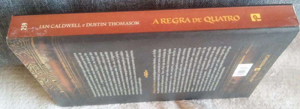 Livro "A Regra de Quatro" de Ian Caldwell e Dustin Thomason