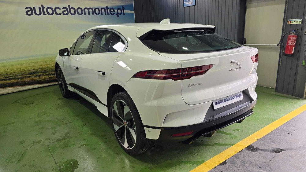 Jaguar I-Pace EV400 AWD  -  Salvado
