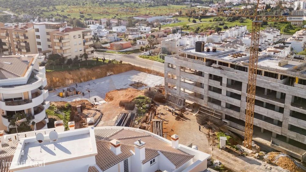 T1+1 de Luxo a 500m da Praia – Conforto e Tecnologia em Lagos