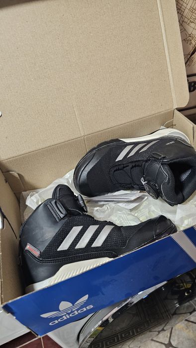 Зимові фірмові ботинки adidas 30