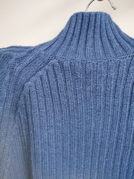 Жіночий светр темно синій