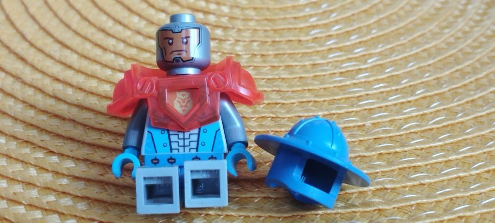 Lego nexo knights soldier+ książka nex074