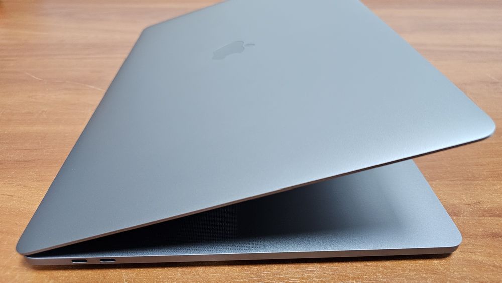 Ноутбук Apple Macbook Pro 16" A2141, i7, Radeon Pro 5300M 4Gb, 16/500g