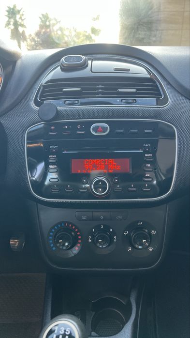 Fiat Punto 2012 – 210.000 km – Fiável e económico trato financiamento