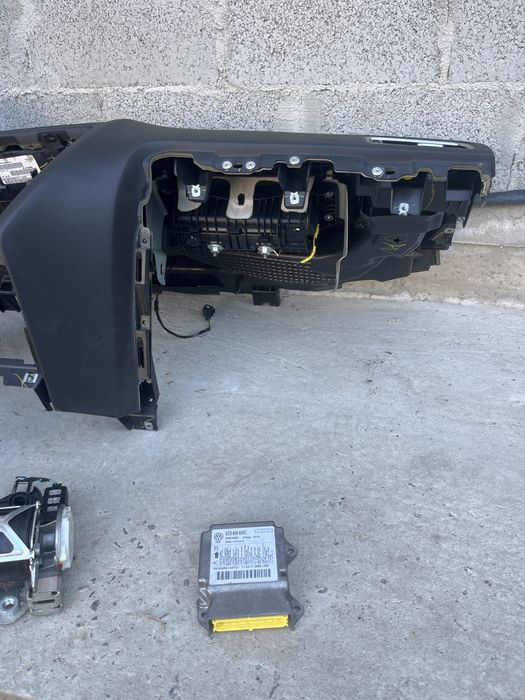 Торпеда безпека AIRBAG VW Jetta 6 джета6 консоль