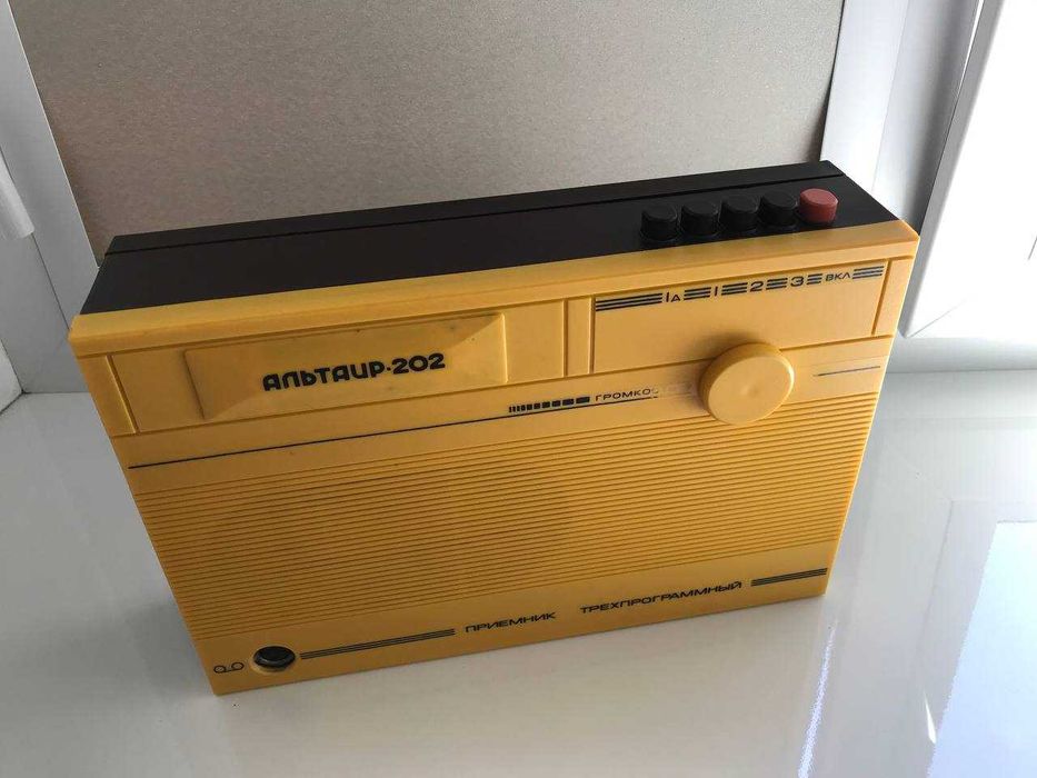 Радиоприемник Альтаир-202 (трехпрограммный)