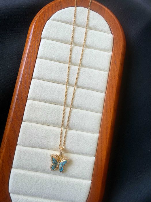 Colar com Pingente de Borboleta Azul em Prata 925 Banhada a Ouro Necklace in 925 Sterling Silver