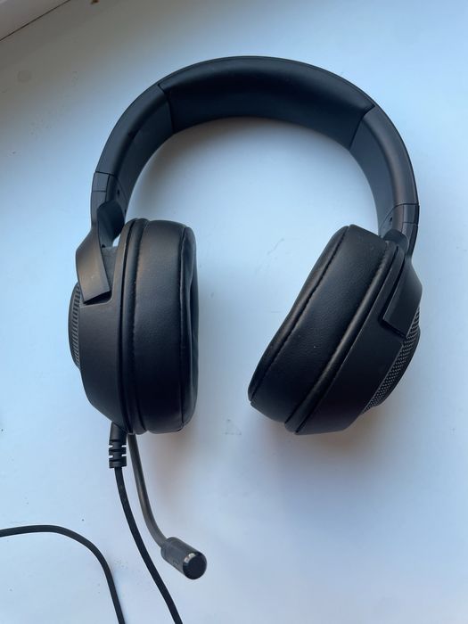 Навушники  Razer з мікрофоном дротові.