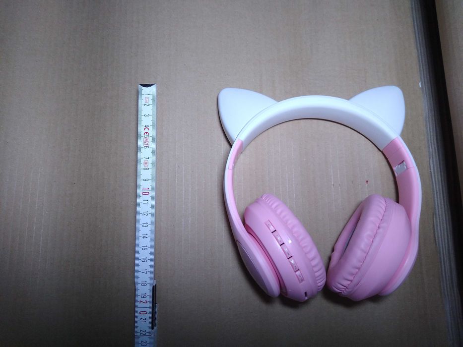 słuchawki bluetooth "świecące uszy"