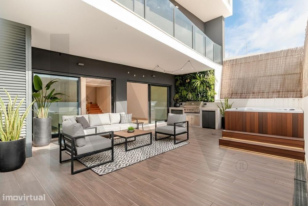 T3 Duplex with Panoramic Terrace – Where History and Comfort Meet