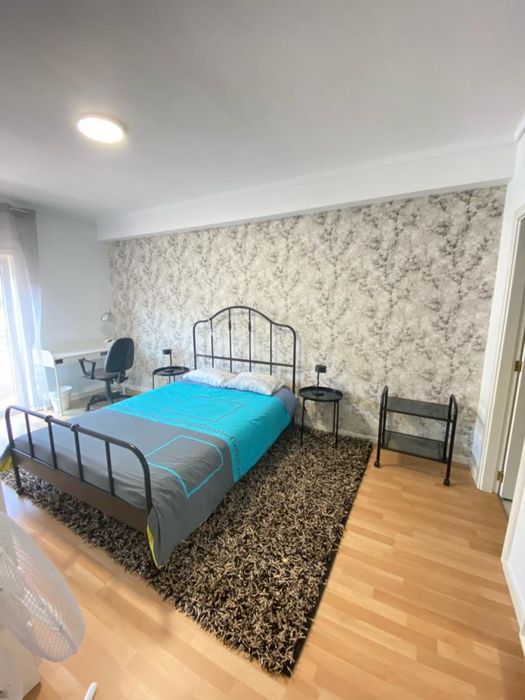 Quarto suite mobilado com varanda