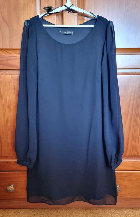 Vestido preto com transparência nas mangas Primark, tamanho 34