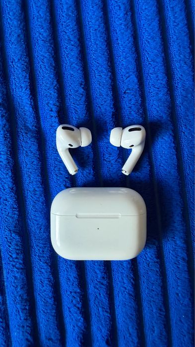 iPhone 13, 128 GB (nowa bateria) + AirPods Pro 1