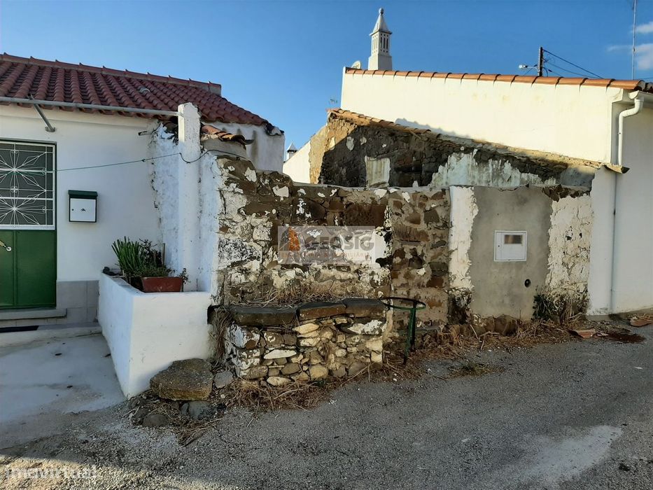 Vacant T2 House for Sale in Martim Longo, Alcoutim