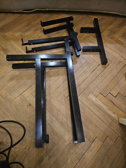Стійки під клавіші. під ноти, мікрофонні... Стан відмінний. Нові. ...