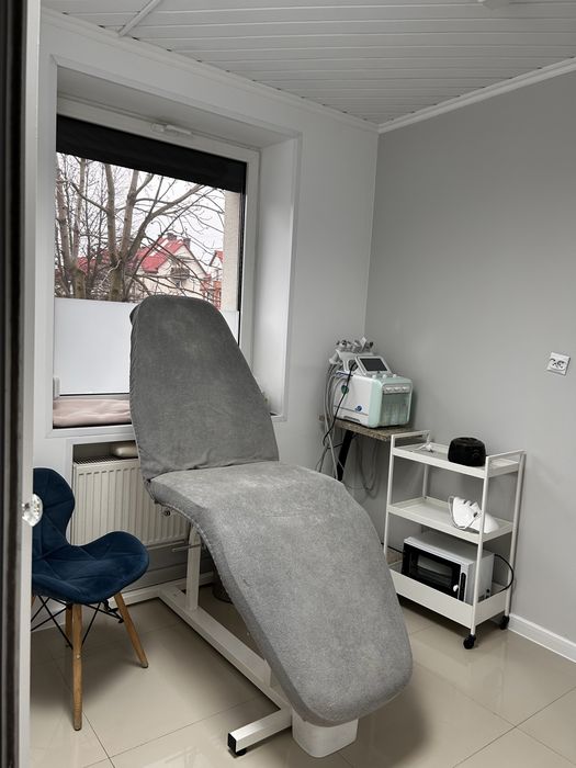 Gabinet, Stanowisko manicure  / Masaż / rzęsy/pielegnacja
