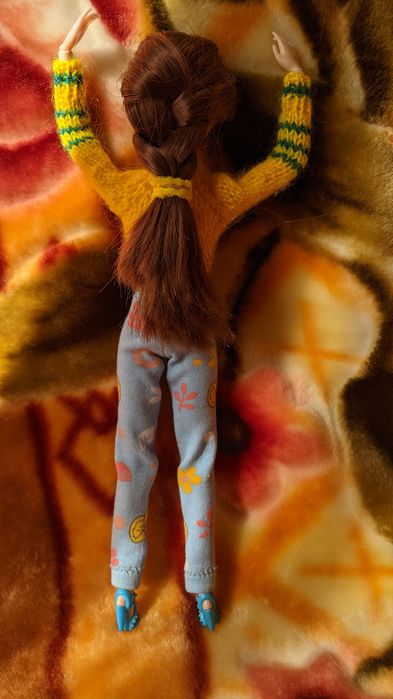 Шарнирна лялька із одягом та взуттям