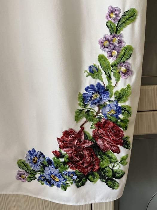 Продам вишите плаття бісером